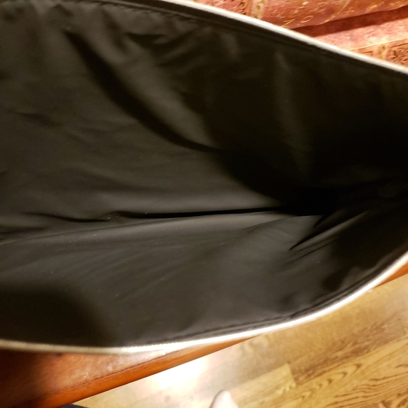 Rare find ! Discontinued Be Givenchy mini and enveope bag. - Picture 3 of 5